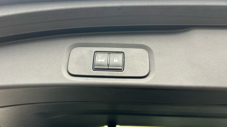 Nissan Qashqai 1.3 DiG-T MH Tekna 5dr Petrol Hatchback